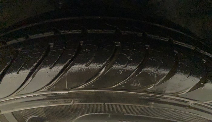 2013 Hyundai Eon MAGNA +, Petrol, Manual, 26,337 km, Left Front Tyre Tread