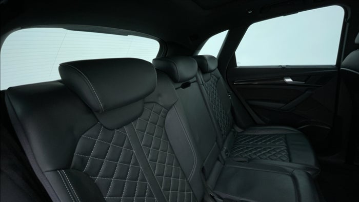 Audi SQ5-Right Side Door Cabin View