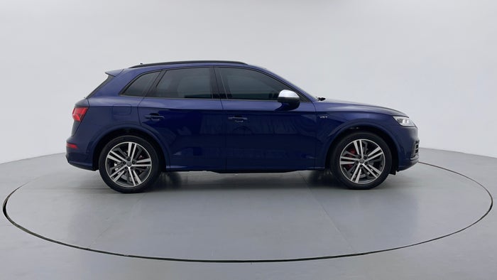 Audi SQ5-Right Side View