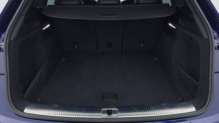 Audi SQ5-Boot Inside View