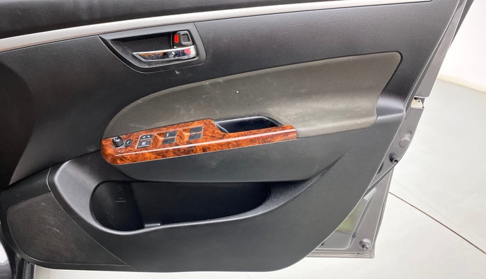 2017 Maruti Swift VXI O, Petrol, Manual, 60,428 km, Driver Side Door Panels Control