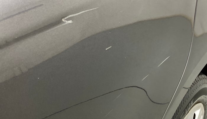 2017 Maruti Swift VXI O, Petrol, Manual, 60,428 km, Rear left door - Minor scratches