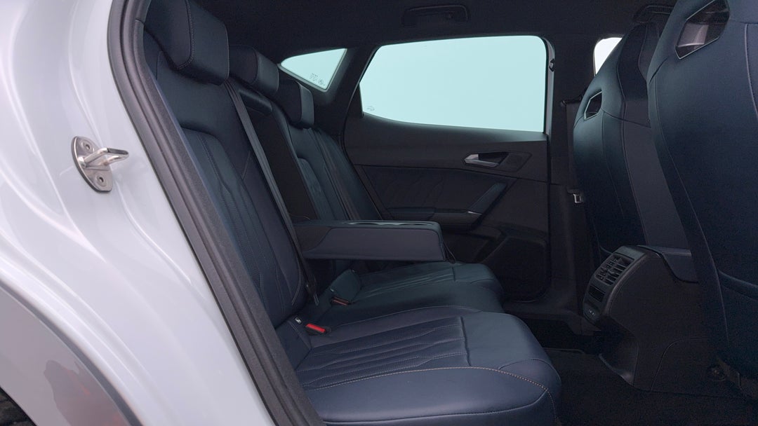 2024 Cupra Formentor Vzx, Automatic, 31352 km, Right Side Rear Door Cabin View