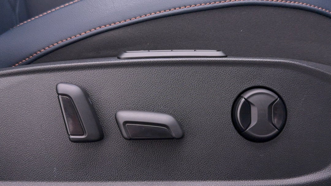 2024 Cupra Formentor Vzx, Automatic, 31352 km, Drivers Side Adjustment Panel