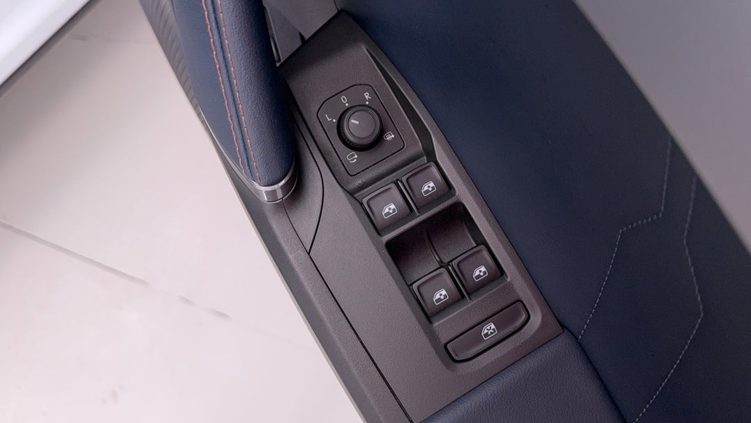 2024 Cupra Formentor Vzx, Automatic, 31352 km, Drivers Side Door Panel Controls