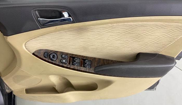 2013 Hyundai Verna FLUIDIC 1.6 SX VTVT, Petrol, Manual, 84,519 km, Driver Side Door Panels Control