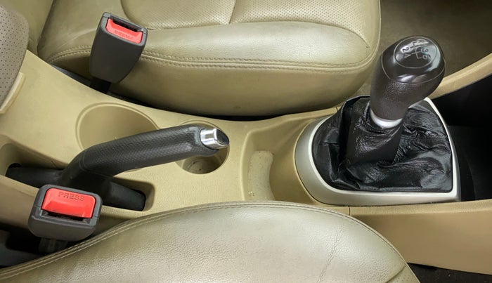 2013 Hyundai Verna FLUIDIC 1.6 SX VTVT, Petrol, Manual, 84,519 km, Gear Lever