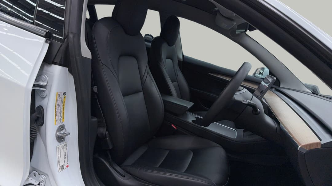 2021 Tesla Model 3 Standard Range Plus RWD, Automatic, 63729 km, Right Side Front Door Cabin View
