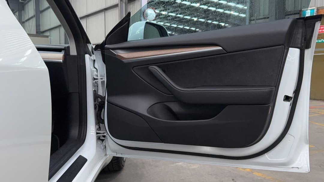 2021 Tesla Model 3 Standard Range Plus RWD, Automatic, 63729 km, Speaker View