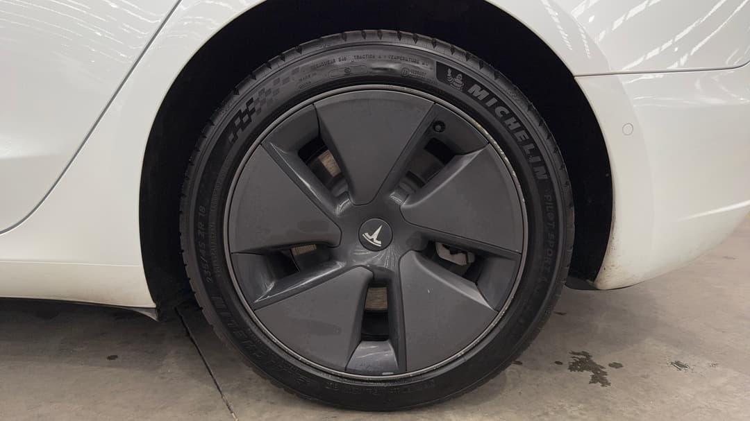 2021 Tesla Model 3 Standard Range Plus RWD, Automatic, 63729 km, Left Rear Wheel