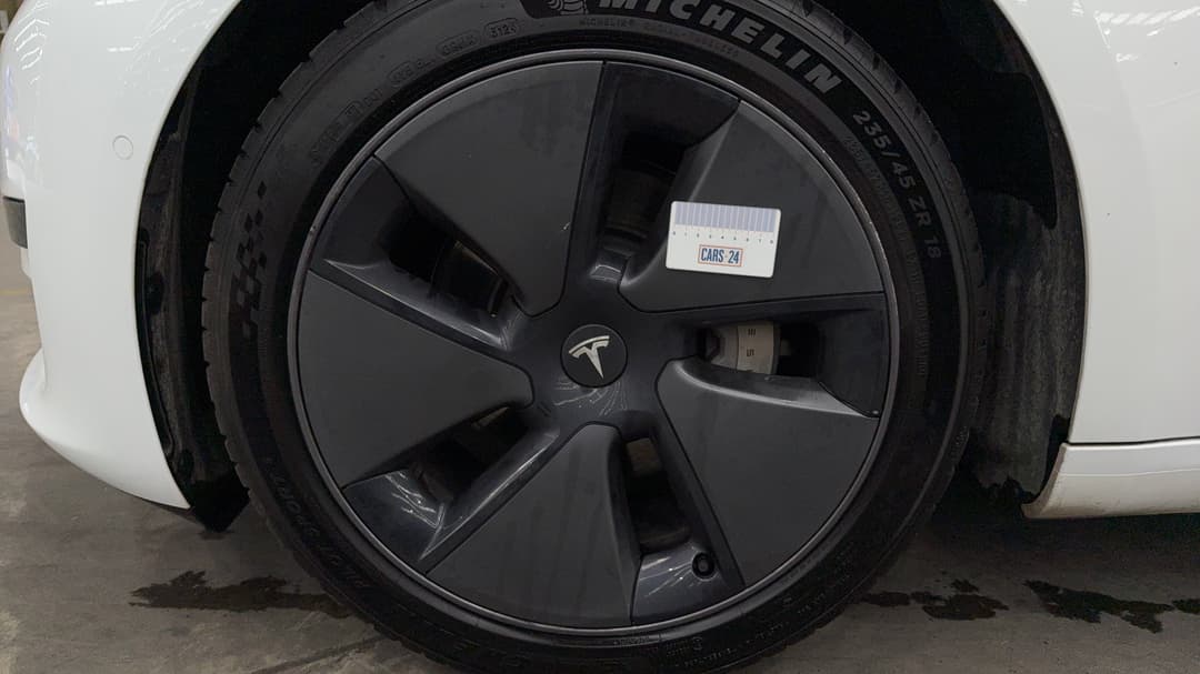 2021 Tesla Model 3 Standard Range Plus RWD, Automatic, 63729 km, Wheels Rim Front LHS Gutter Rash