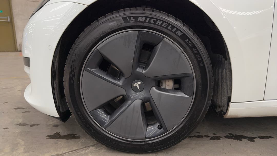 2021 Tesla Model 3 Standard Range Plus RWD, Automatic, 63729 km, Left Front Wheel