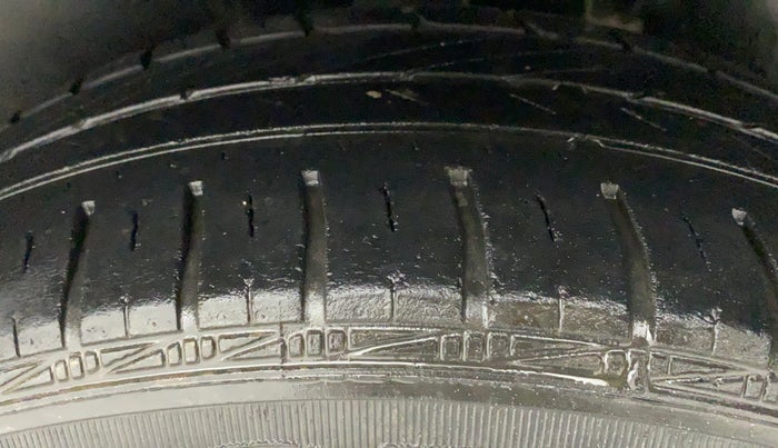 2014 Volkswagen Polo HIGHLINE1.2L, Petrol, Manual, 72,414 km, Left Rear Tyre Tread
