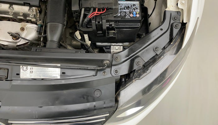 2014 Volkswagen Polo HIGHLINE1.2L, Petrol, Manual, 72,414 km, Left headlight - Clamp has minor damage