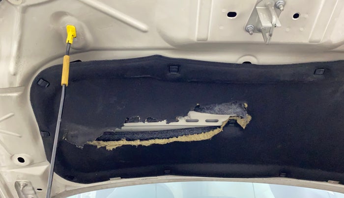 2018 Jeep Compass LIMITED PLUS DIESEL, Diesel, Manual, 48,529 km, Bonnet (hood) - Insulation cover has minor damage