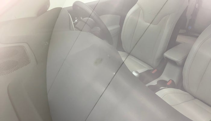 2018 Jeep Compass LIMITED PLUS DIESEL, Diesel, Manual, 48,529 km, Front windshield - Minor spot on windshield
