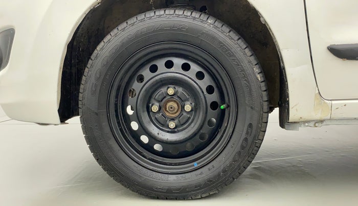 2014 Maruti Wagon R 1.0 VXI, Petrol, Manual, 1,01,391 km, Left Front Wheel