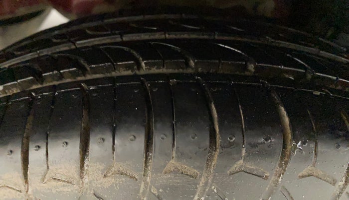2015 Hyundai Eon MAGNA +, Petrol, Manual, 53,631 km, Left Rear Tyre Tread
