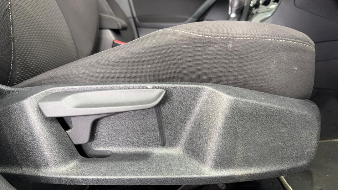 2017 Volkswagen Golf 110 Tsi Trendline, Automatic, 118407 km, Drivers Side Adjustment Panel