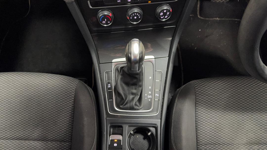 2017 Volkswagen Golf 110 Tsi Trendline, Automatic, 118407 km, Gear Lever 