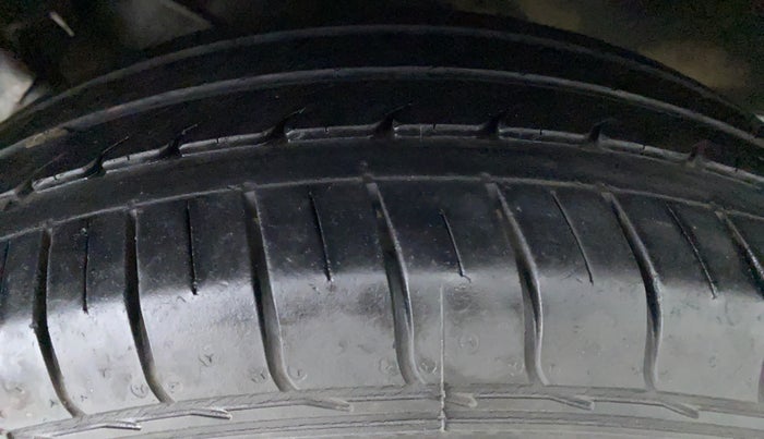 2016 Hyundai Elite i20 SPORTZ 1.2, Petrol, Manual, 15,602 km, Right Front Tyre Tread