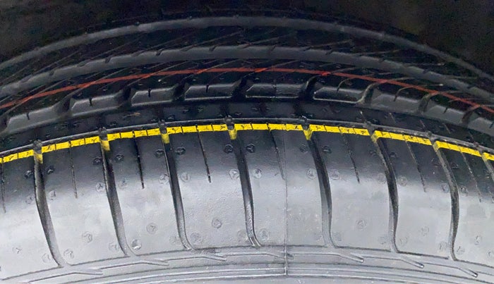 2016 Hyundai Elite i20 SPORTZ 1.2, Petrol, Manual, 15,602 km, Left Front Tyre Tread