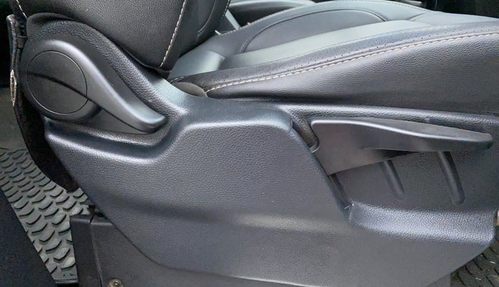 2018 Tata Hexa Varicor 400 XT, Diesel, Manual, 90,594 km, Driver Side Adjustment Panel