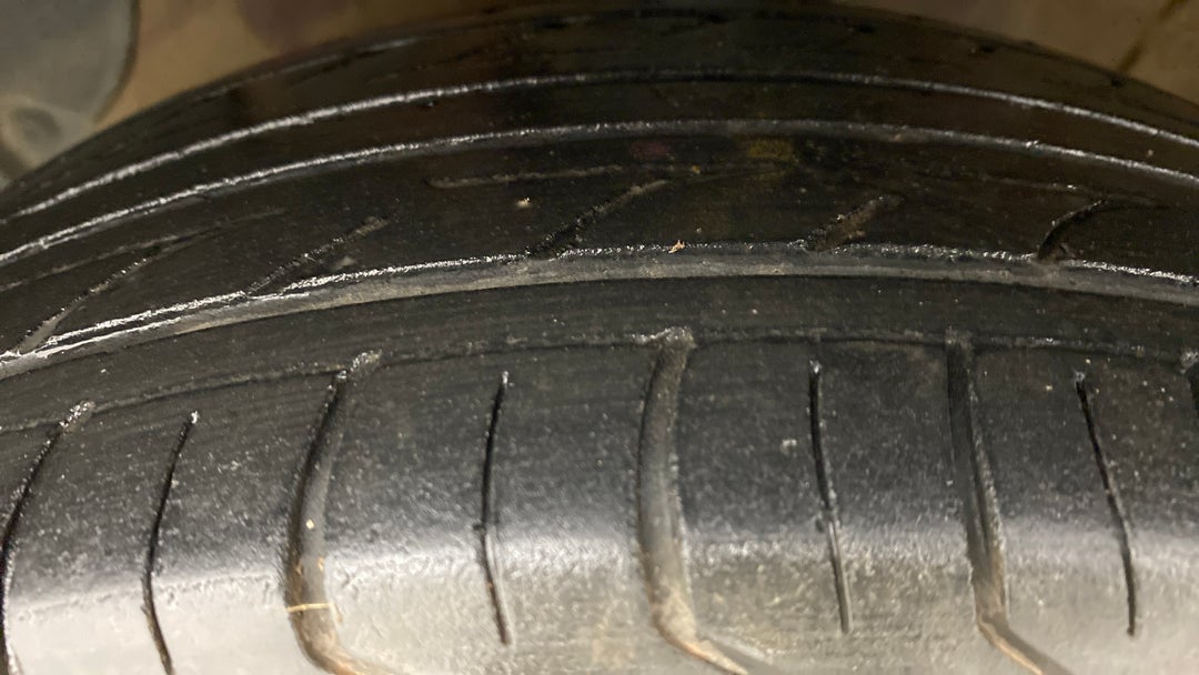 Left Front Tyre Tread