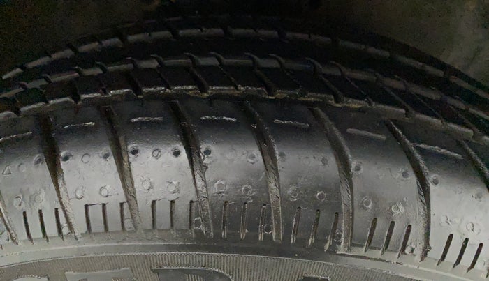 2015 Maruti Celerio VXI, Petrol, Manual, 9,040 km, Right Front Tyre Tread