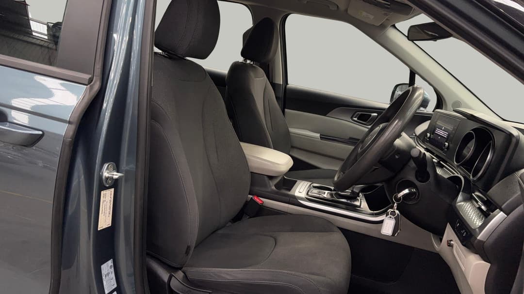 2022 Kia Carnival S, Automatic, 98678 km, Right Side Front Door Cabin View