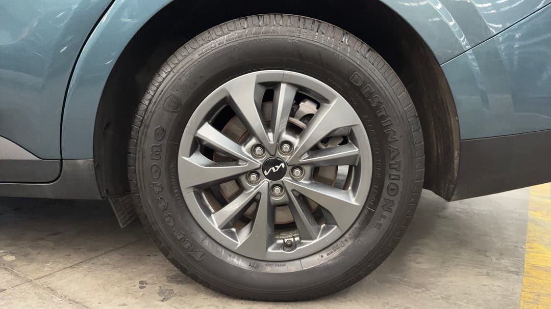 2022 Kia Carnival S, Automatic, 98678 km, Left Rear Wheel