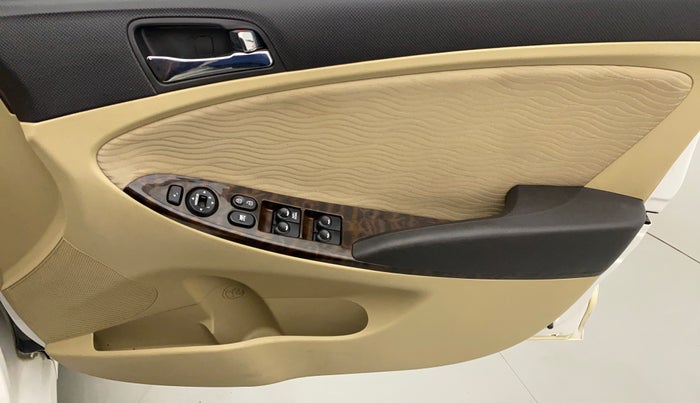 2014 Hyundai Verna FLUIDIC 1.6 VTVT SX, Petrol, Manual, 72,116 km, Driver Side Door Panels Control
