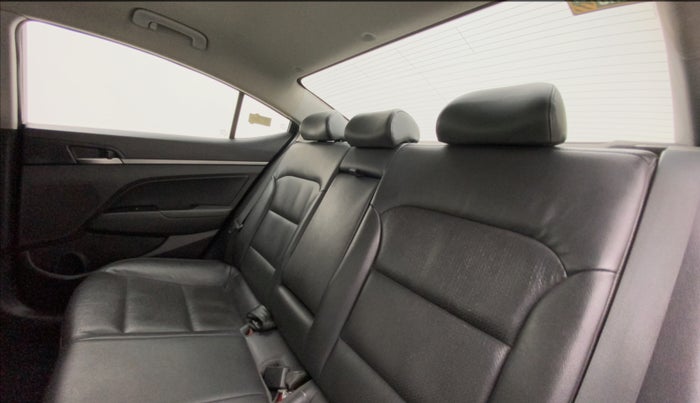 2016 Hyundai New Elantra 1.6 SX (O) MT DIESEL, Diesel, Manual, 1,41,130 km, Right Side Rear Door Cabin