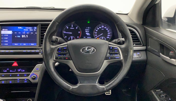 2016 Hyundai New Elantra 1.6 SX (O) MT DIESEL, Diesel, Manual, 1,41,130 km, Steering Wheel Close Up
