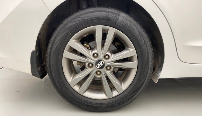 2016 Hyundai New Elantra 1.6 SX (O) MT DIESEL, Diesel, Manual, 1,41,130 km, Right Rear Wheel