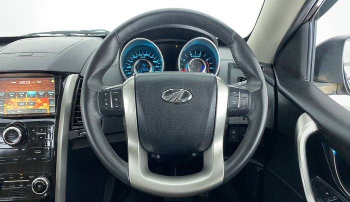 2019 Mahindra XUV500 W11 (O) AT, Diesel, Automatic, 57,685 km, Steering Wheel Close Up