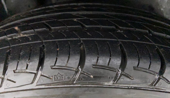 2018 Volkswagen Ameo Trendline 1.0, Petrol, Manual, 11,142 km, Right Rear Tyre Tread