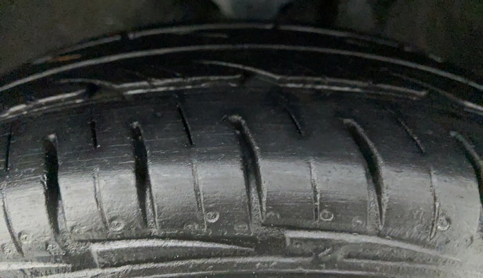 2019 Maruti Alto 800 VXI, Petrol, Manual, 20,099 km, Left Front Tyre Tread