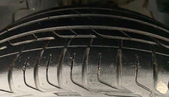 2020 Tata NEXON XM SUNROOF 1.2 RTN, Petrol, Manual, 27,665 km, Left Front Tyre Tread