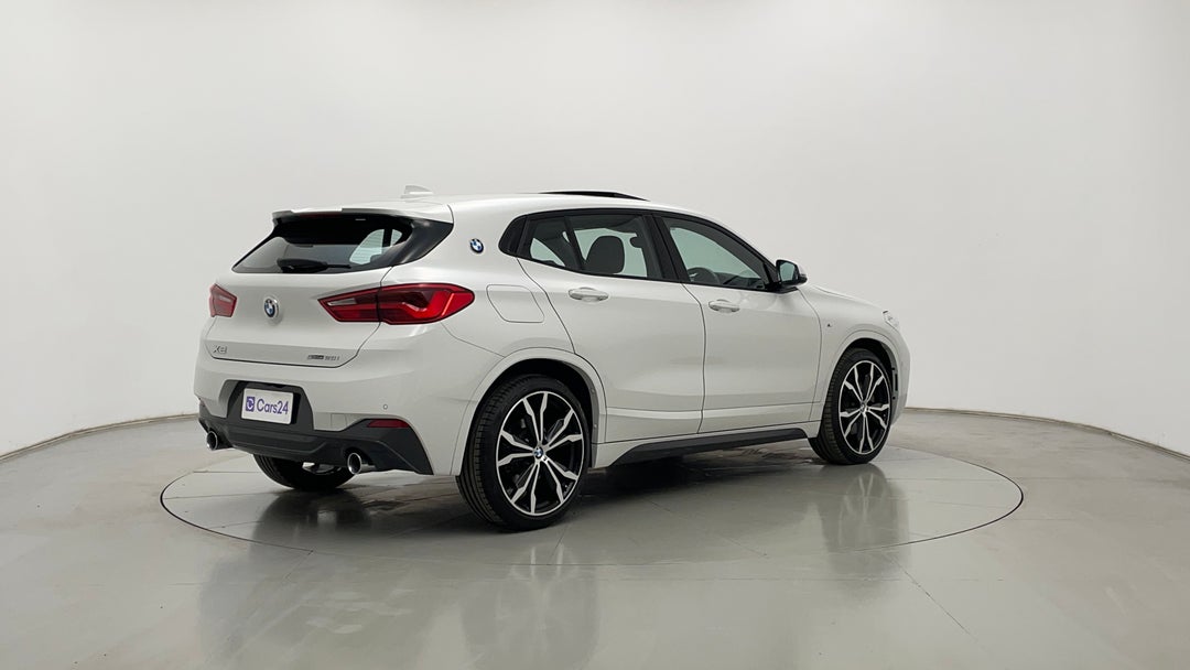 Right Back Diagonal (45- Degree) View