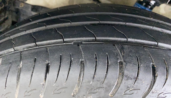 2020 Mahindra XUV300 1.2 W6 MT, Petrol, Manual, 18,028 km, Left Front Tyre Tread