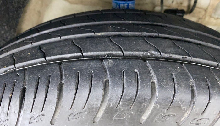 2020 Mahindra XUV300 1.2 W6 MT, Petrol, Manual, 18,028 km, Right Front Tyre Tread