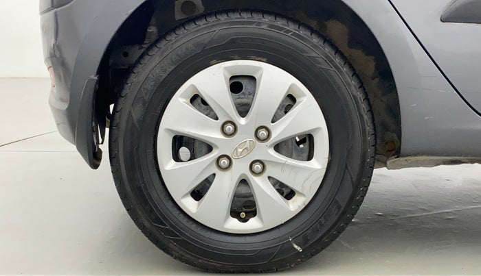 2013 Hyundai i10 MAGNA 1.2 KAPPA2, CNG, Manual, 95,869 km, Right Rear Wheel