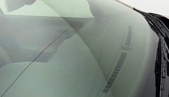 2017 Volkswagen Vento HIGHLINE PLUS 1.5 16 ALLOY, Diesel, Manual, 95,112 km, Front windshield - Minor spot on windshield