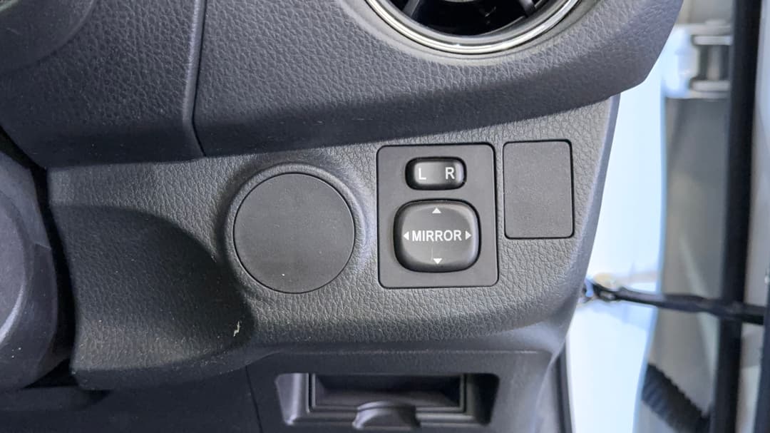 2019 Toyota Yaris Ascent, Automatic, 61295 km, Utility Switches/Buttons