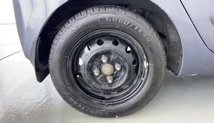 2015 Hyundai Eon MAGNA PLUS, Petrol, Manual, 43,728 km, Right Rear Wheel
