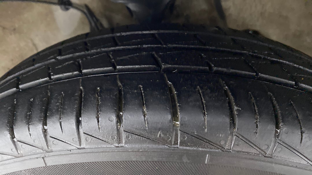 Left Front Tyre Tread