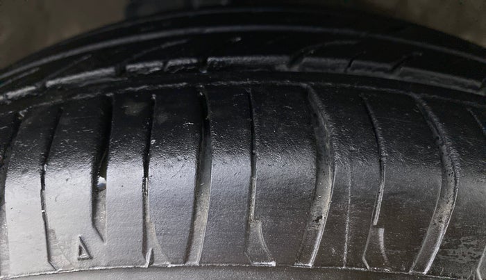 2016 Maruti Celerio ZXI, Petrol, Manual, 86,819 km, Right Front Tyre Tread