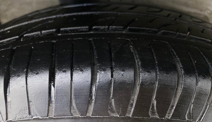 2016 Maruti Celerio ZXI, Petrol, Manual, 86,819 km, Right Rear Tyre Tread
