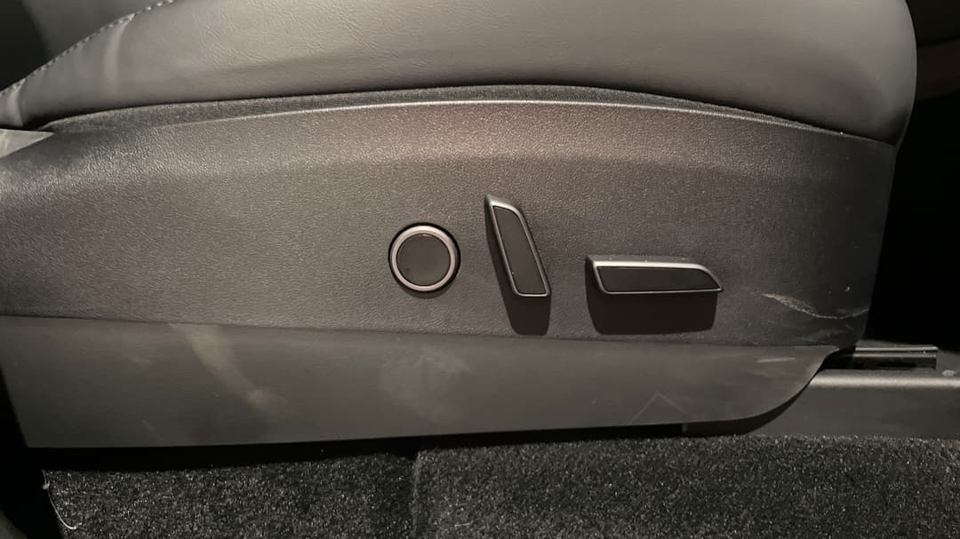 2023 Tesla Model Y Rear-wheel Drive, Automatic, 23848 km, Drivers Side Adjustment Panel